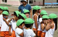 げいび幼稚園児も同園で避難訓練を行った