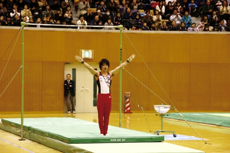 高い難度の技を披露した内村航平選手