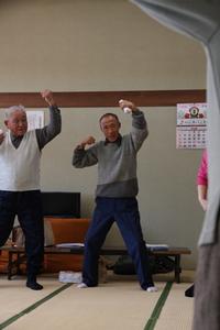 玄米ニギニギ体操で握力・腕力の強化