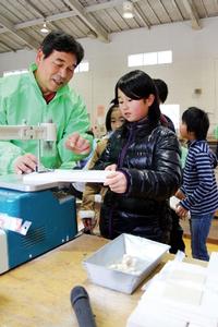 技能士会青年部会員が丁寧に指導