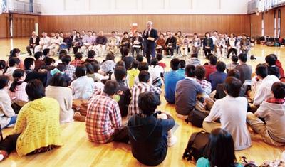 5月16日、対面式であいさつする会長の後藤定幸さん