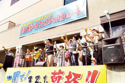 「一関をまるごと応援し隊」の皆さんと会場が一つになって乾杯